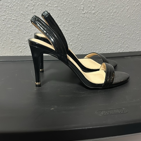 Kenneth Cole Reaction Stiletto Heels - Picture 3 of 4